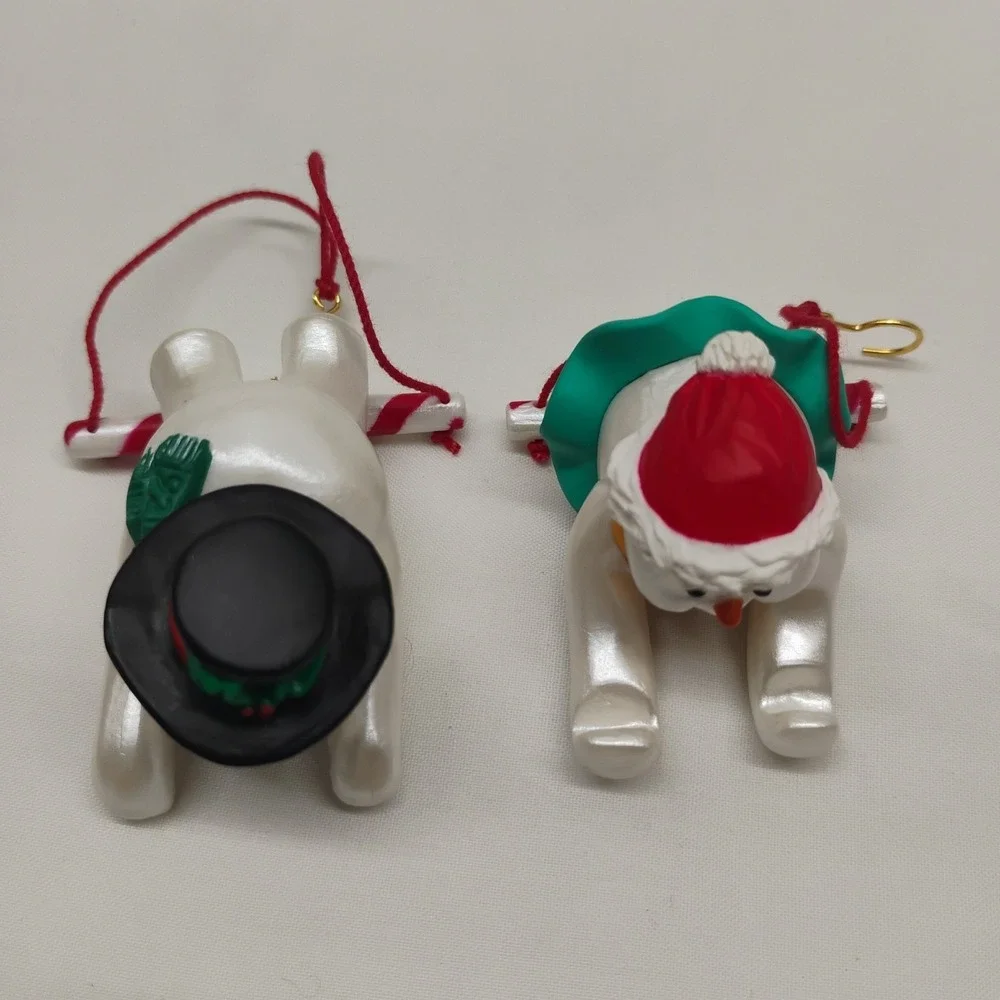 1992 Hallmark Keepsake Christmas Ornament Cool Fliers‎ Locking Hands 2pc Snowman